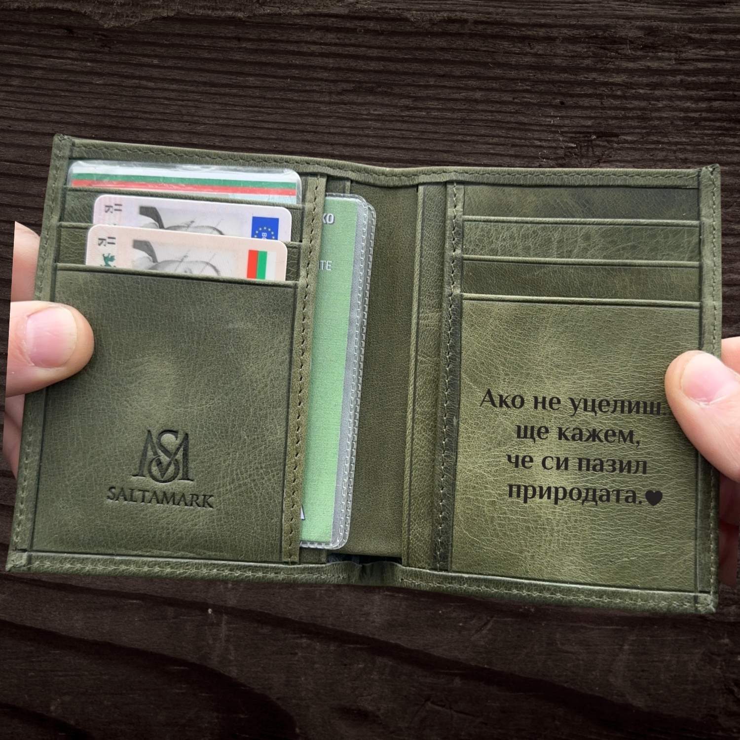 lovec-podarak-kojen-kalaf-ime.jpg Ръчно изработен кожен калъф за ловец – подарък с гравиране - Image 3