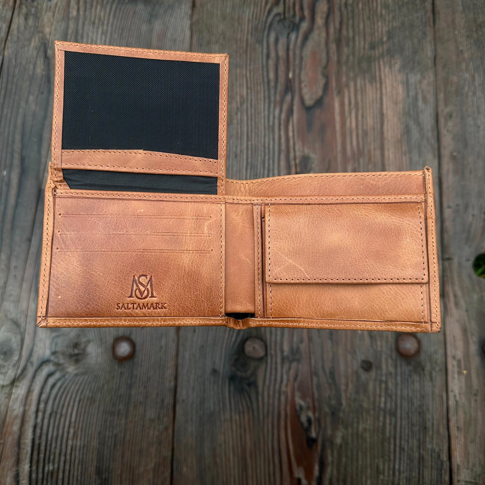 product_1 Мъжко кожено портмоне с гравирана кола и име - персонализиран подарък - Image 5